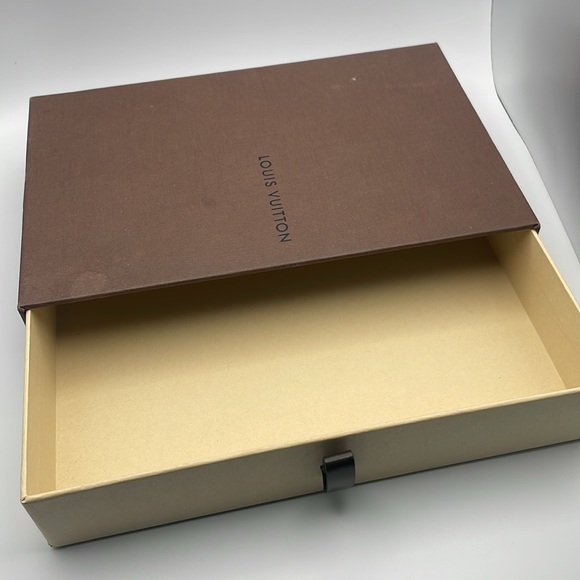 LOUIS VUITTON 2007 - Picture 5 of 16